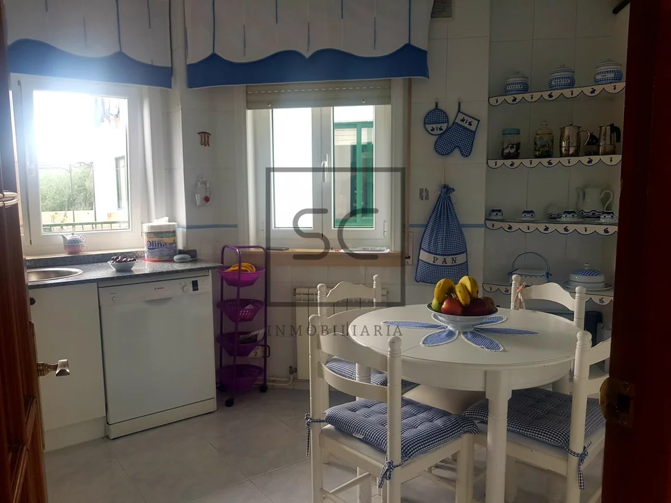 Luminoso piso con terraza y barbacoa en vilaboa, culleredo