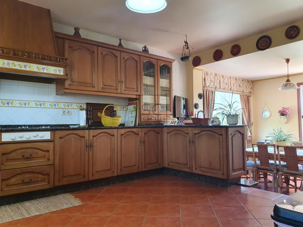 Chalet con Piscina, Barbacoa y Garaje en 0 Tres, Vilrmaior