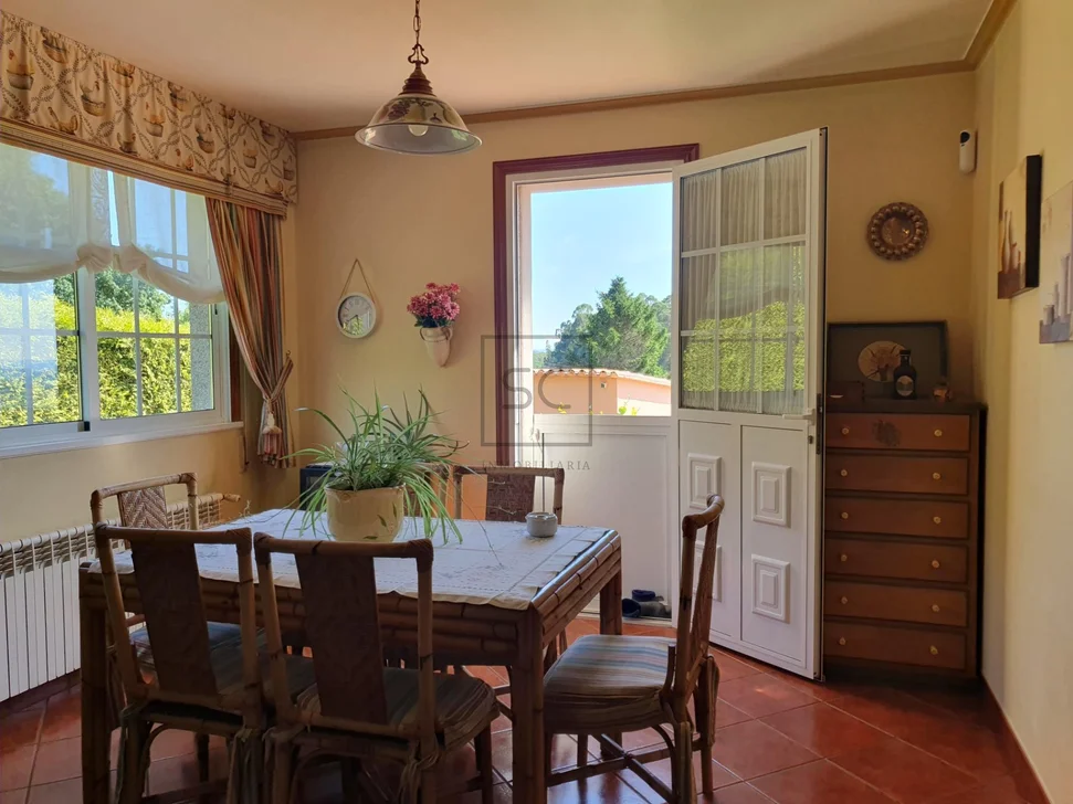 Chalet con Piscina, Barbacoa y Garaje en 0 Tres, Vilrmaior