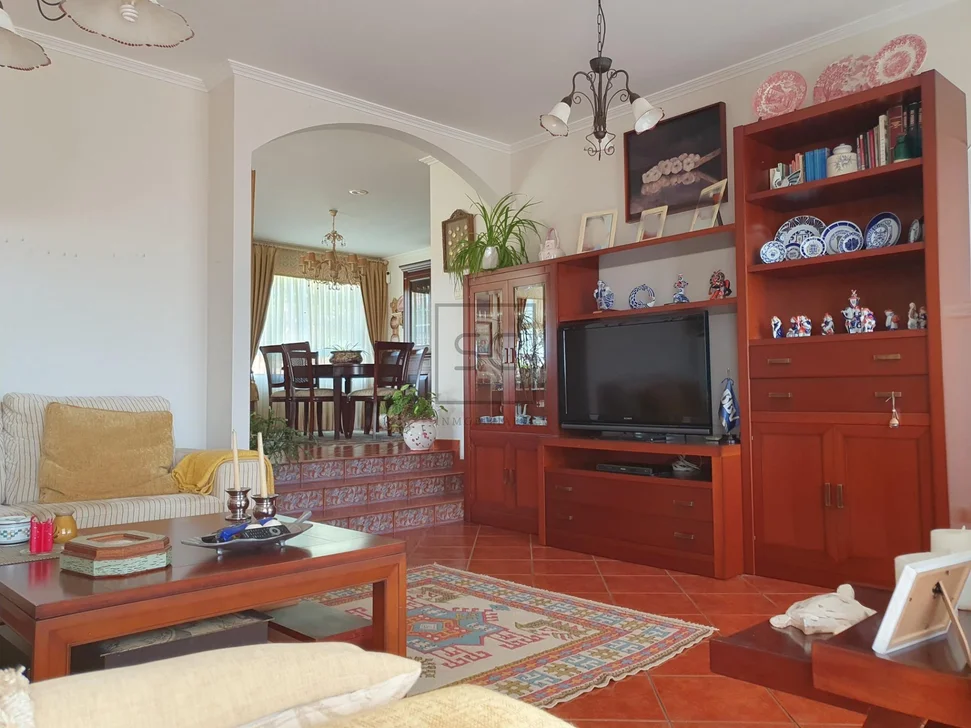 Chalet con Piscina, Barbacoa y Garaje en 0 Tres, Vilrmaior