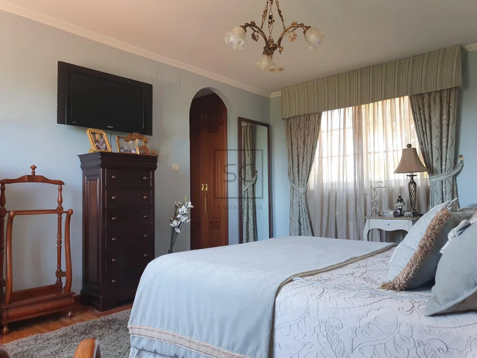 Chalet con Piscina, Barbacoa y Garaje en 0 Tres, Vilrmaior