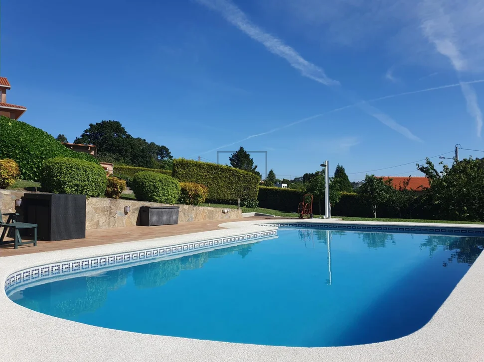 Chalet con Piscina, Barbacoa y Garaje en 0 Tres, Vilrmaior