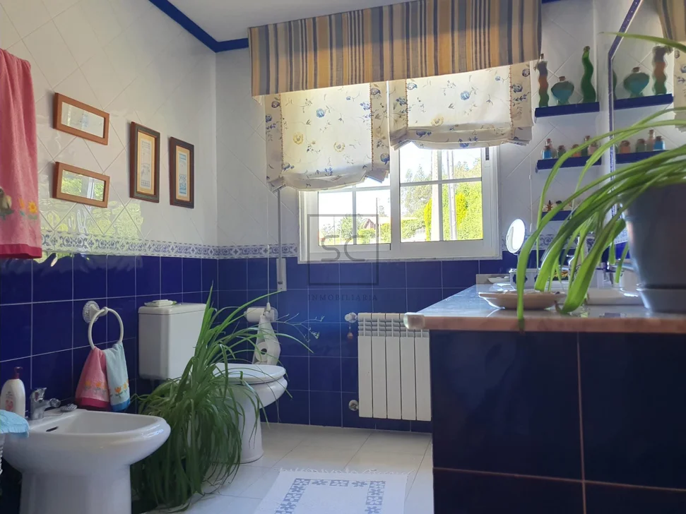 Chalet con Piscina, Barbacoa y Garaje en 0 Tres, Vilrmaior