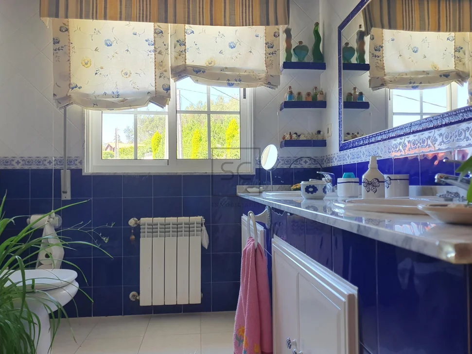 Chalet con Piscina, Barbacoa y Garaje en 0 Tres, Vilrmaior