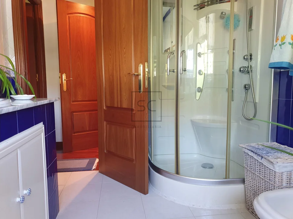Chalet con Piscina, Barbacoa y Garaje en 0 Tres, Vilrmaior