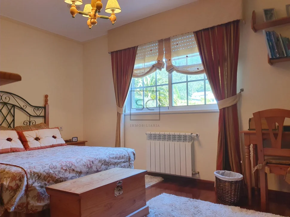 Chalet con Piscina, Barbacoa y Garaje en 0 Tres, Vilrmaior