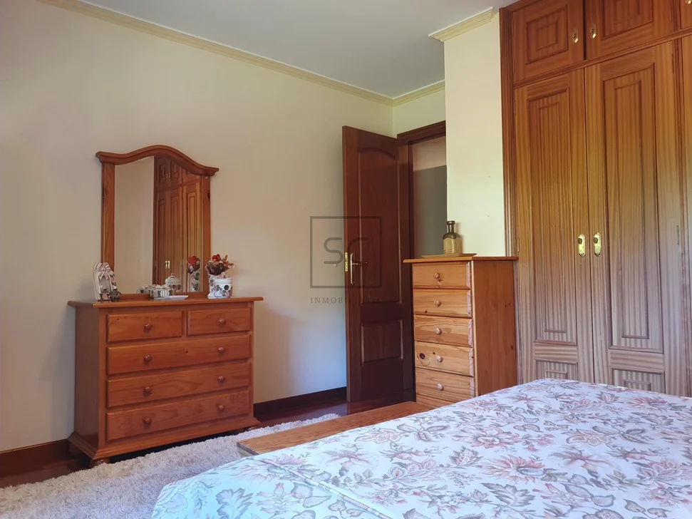 Chalet con Piscina, Barbacoa y Garaje en 0 Tres, Vilrmaior