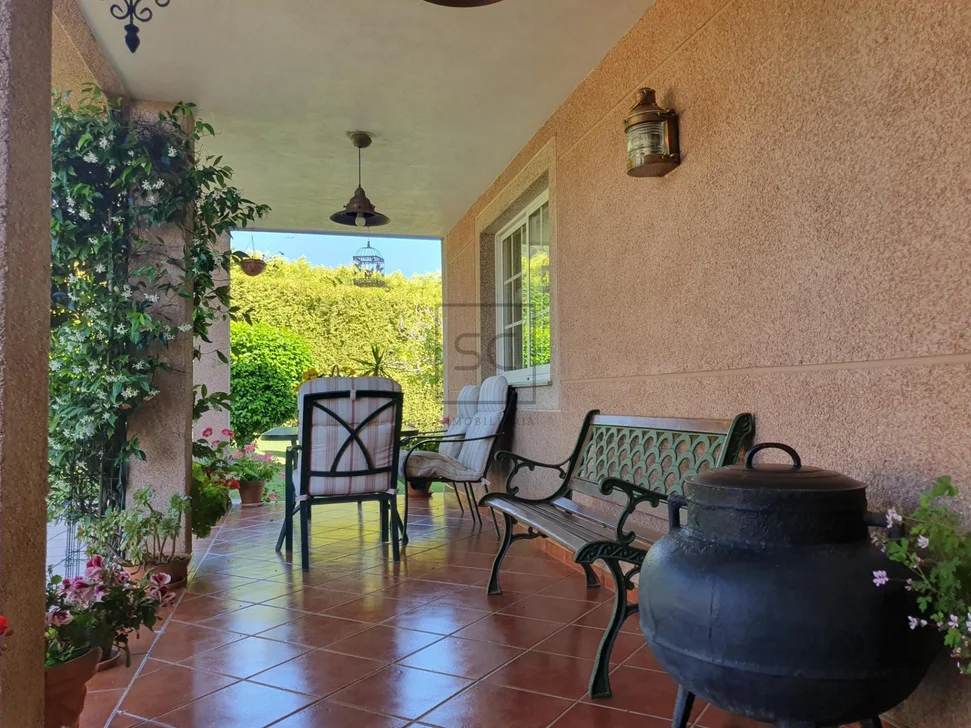 Chalet con Piscina, Barbacoa y Garaje en 0 Tres, Vilrmaior