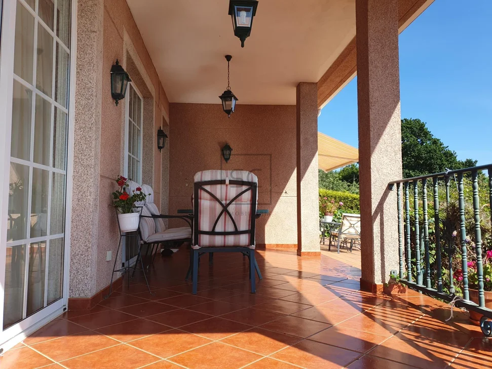 Chalet con Piscina, Barbacoa y Garaje en 0 Tres, Vilrmaior