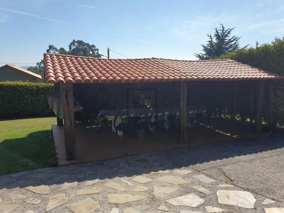 Chalet con Piscina, Barbacoa y Garaje en 0 Tres, Vilrmaior