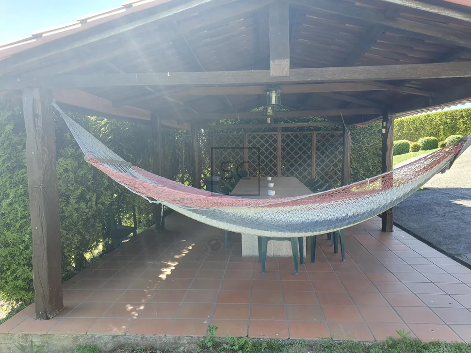 Chalet con Piscina, Barbacoa y Garaje en 0 Tres, Vilrmaior