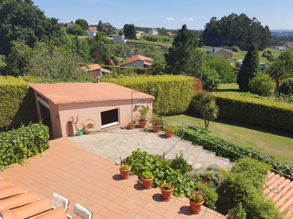 Chalet con Piscina, Barbacoa y Garaje en 0 Tres, Vilrmaior