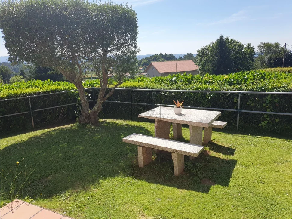 Chalet con Piscina, Barbacoa y Garaje en 0 Tres, Vilrmaior