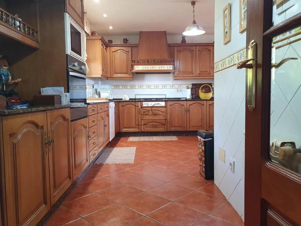 Chalet con Piscina, Barbacoa y Garaje en 0 Tres, Vilrmaior