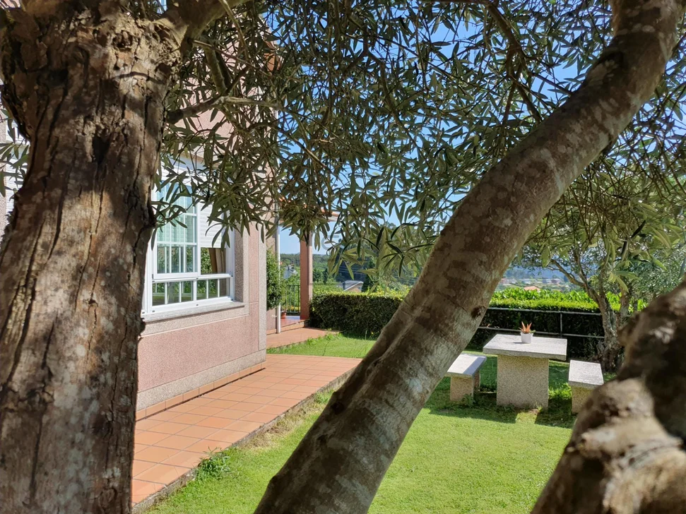 Chalet con Piscina, Barbacoa y Garaje en 0 Tres, Vilrmaior
