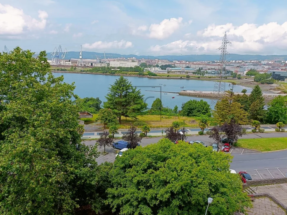 Piso de 3 habitaciones cono vistas a al ría de ferrol en caranza, ferrol