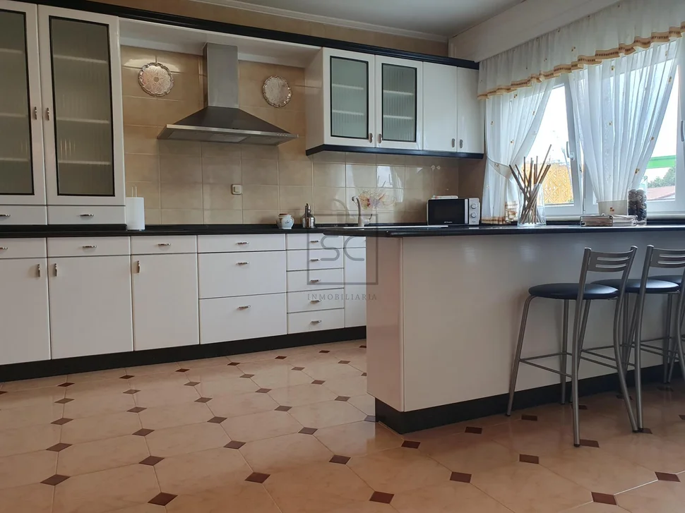 Amplio piso con plaza de garaje en fene, fene