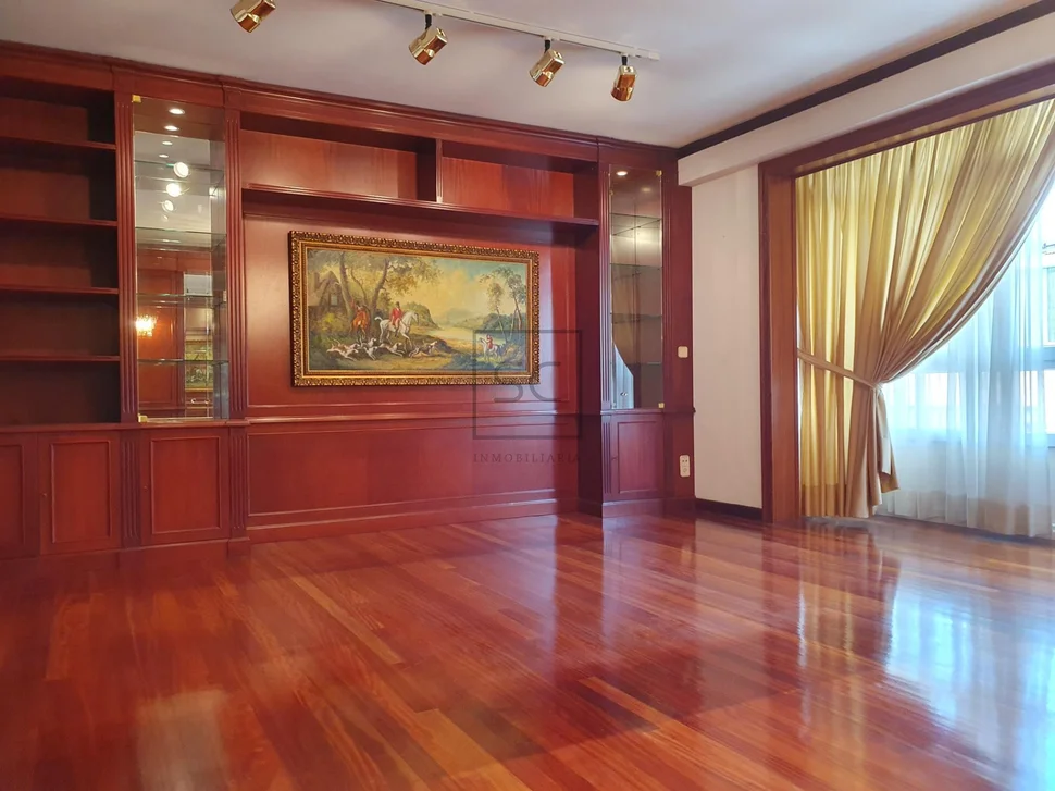 Amplio piso con plaza de garaje en fene, fene