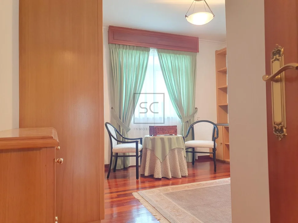 Amplio piso con plaza de garaje en fene, fene