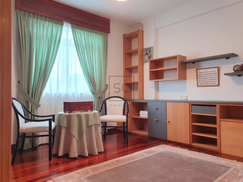 Amplio piso con plaza de garaje en fene, fene