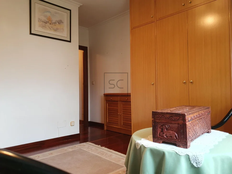 Amplio piso con plaza de garaje en fene, fene