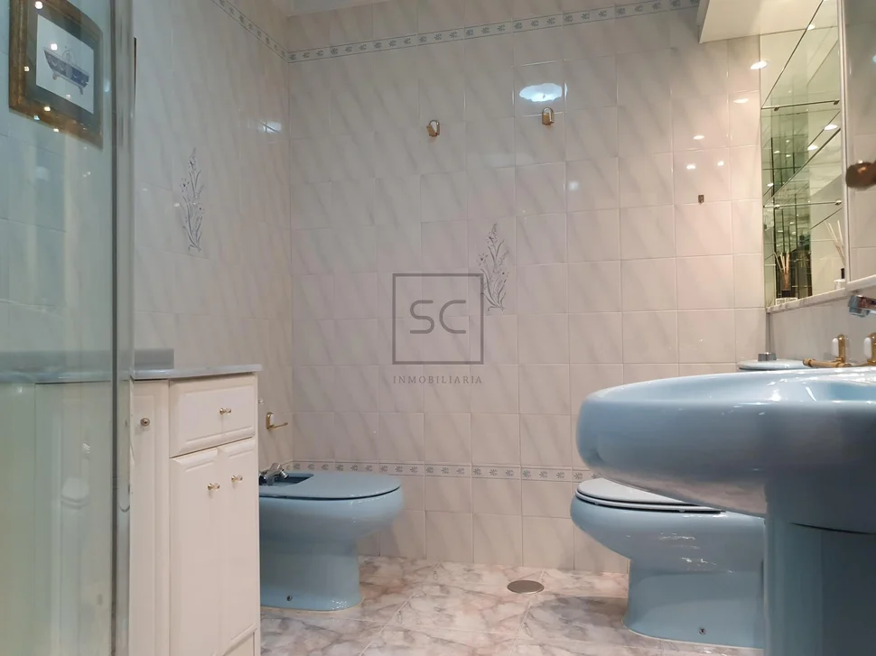 Amplio piso con plaza de garaje en fene, fene