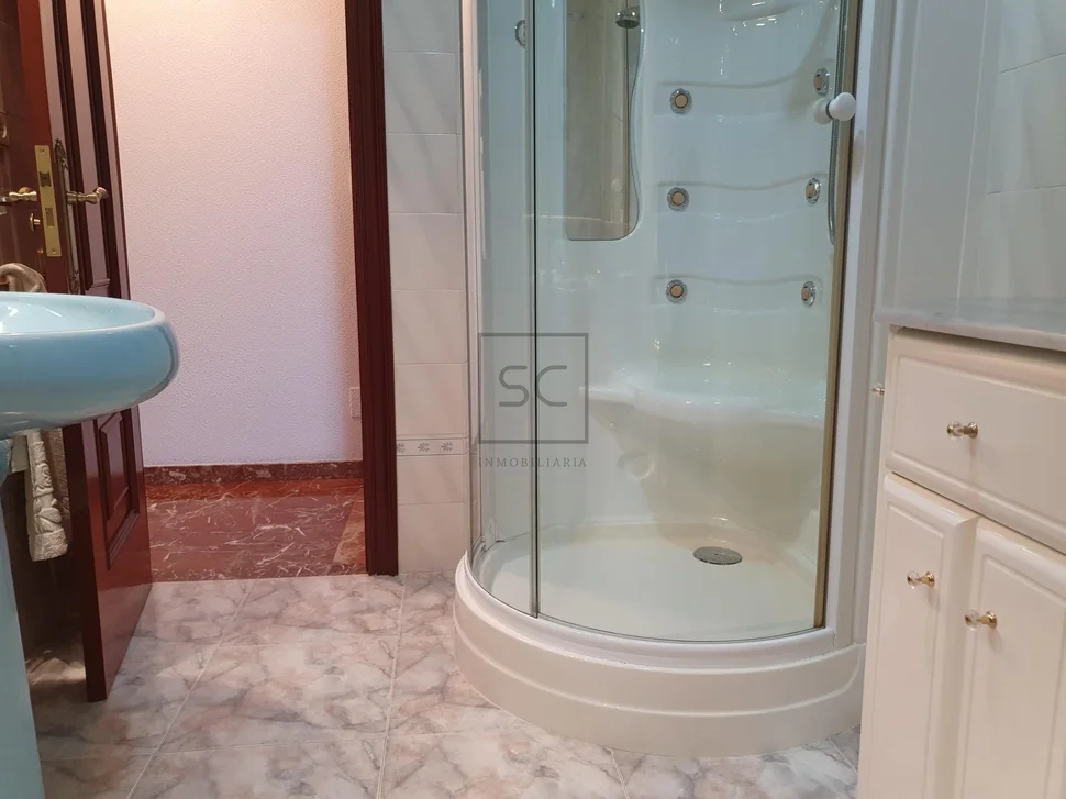 Amplio piso con plaza de garaje en fene, fene