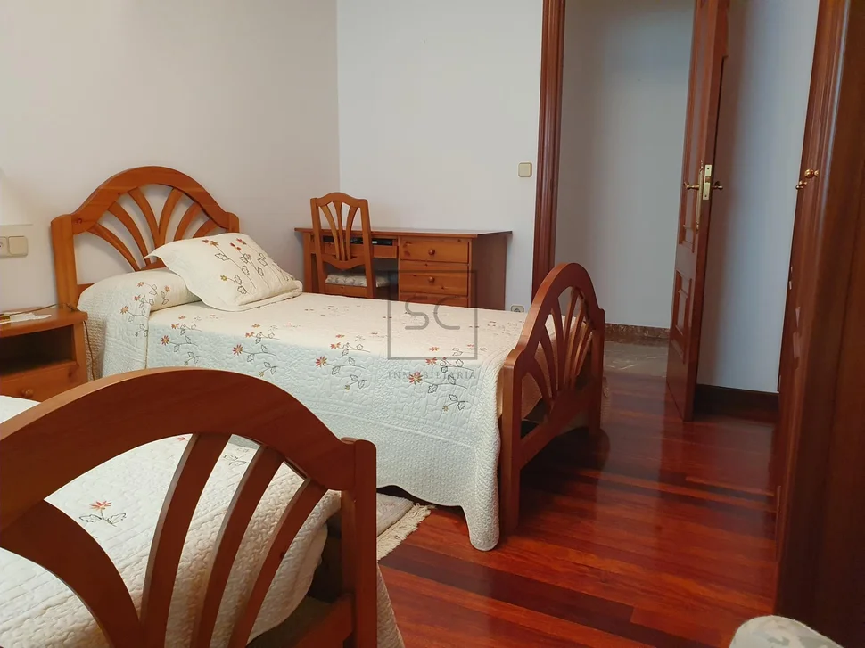 Amplio piso con plaza de garaje en fene, fene