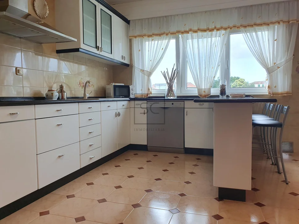 Amplio piso con plaza de garaje en fene, fene