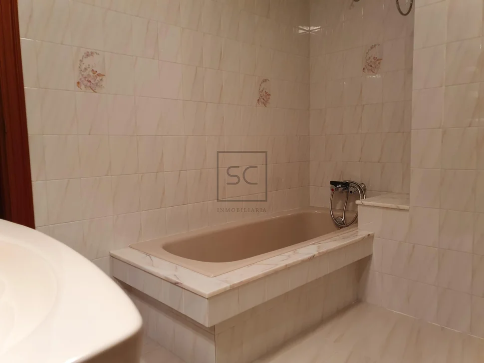 Amplio piso con plaza de garaje en fene, fene