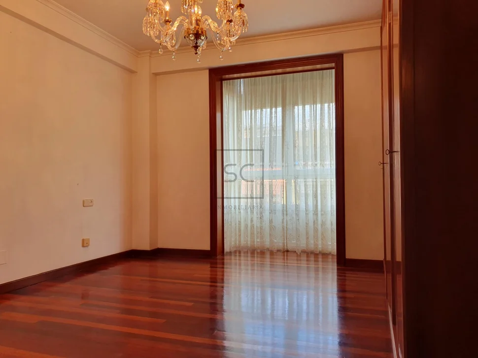 Amplio piso con plaza de garaje en fene, fene