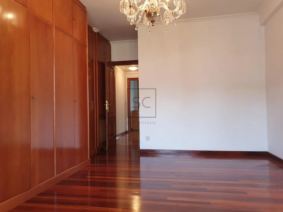 Amplio piso con plaza de garaje en fene, fene