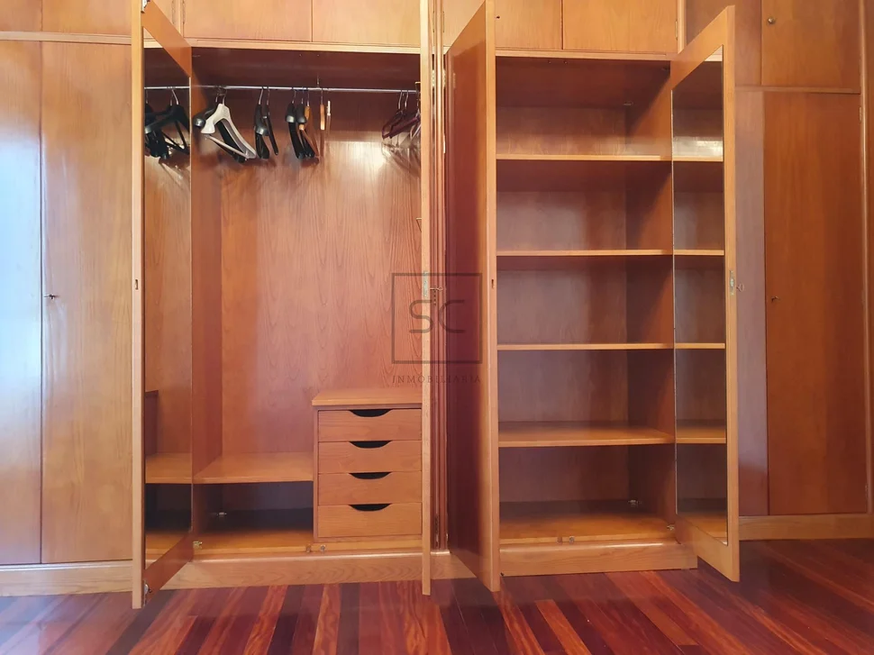 Amplio piso con plaza de garaje en fene, fene