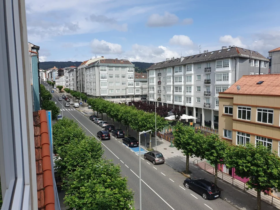 Amplio piso con plaza de garaje en fene, fene