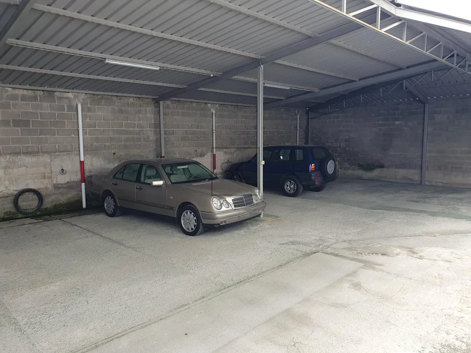 Amplio piso con plaza de garaje en fene, fene