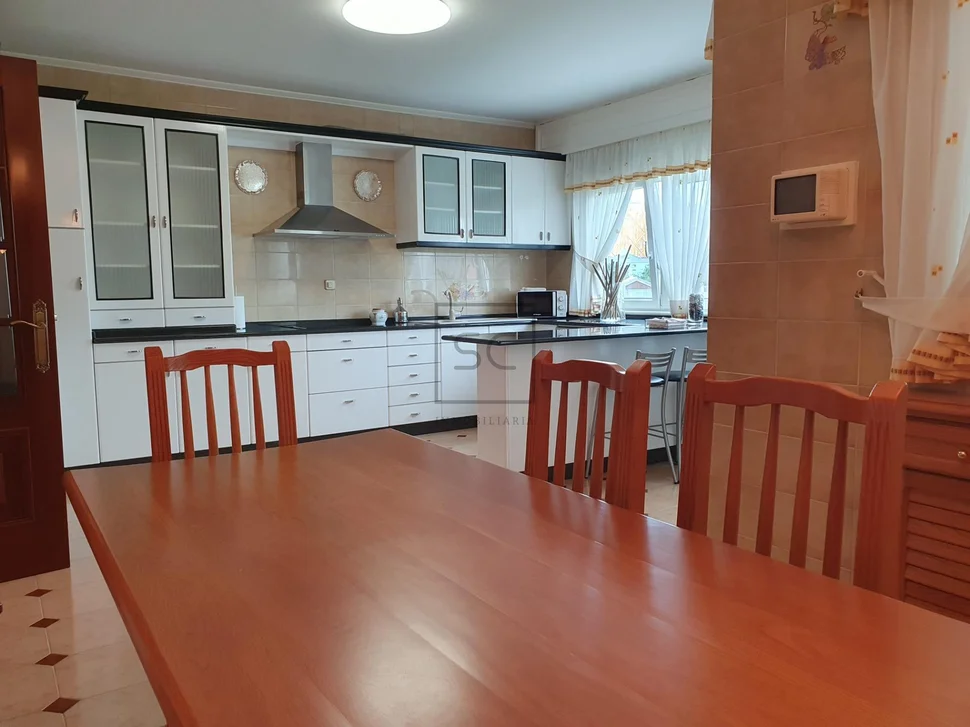 Amplio piso con plaza de garaje en fene, fene