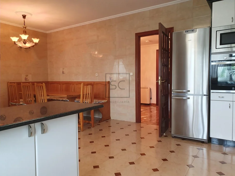 Amplio piso con plaza de garaje en fene, fene