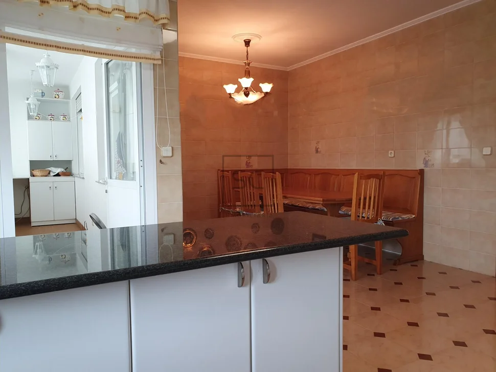 Amplio piso con plaza de garaje en fene, fene