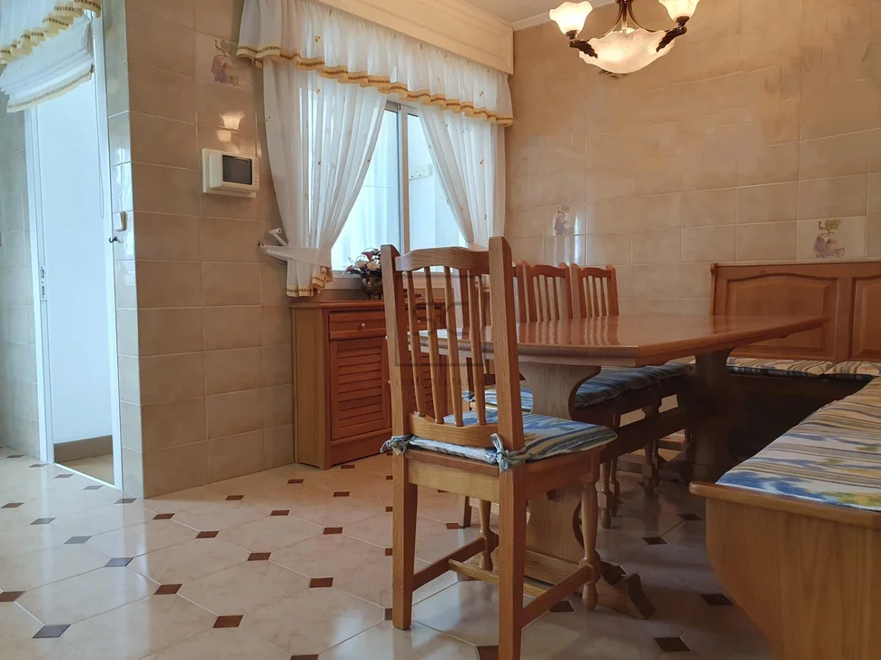 Amplio piso con plaza de garaje en fene, fene