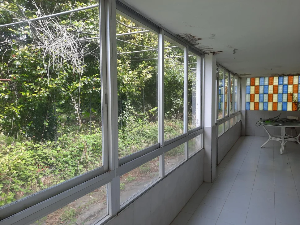 Casa de piedra enfoscada con finca en bartolo, valdoviño