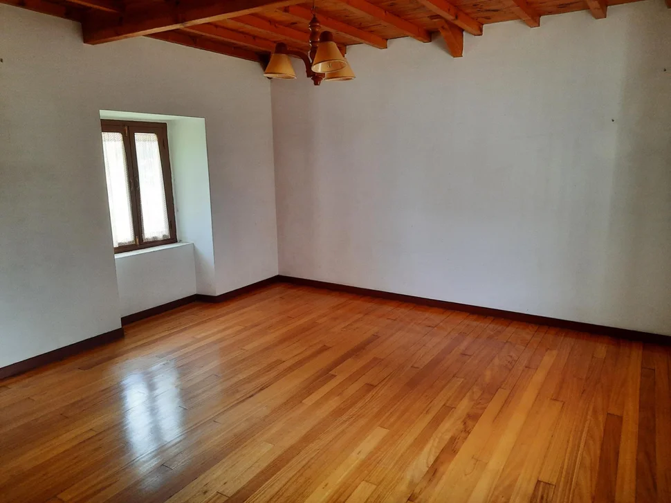 Casa de piedra enfoscada con finca en bartolo, valdoviño