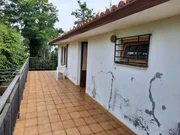 Casa de piedra enfoscada con finca en bartolo, valdoviño