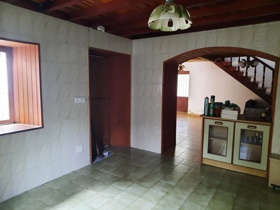 Casa de piedra enfoscada con finca en bartolo, valdoviño