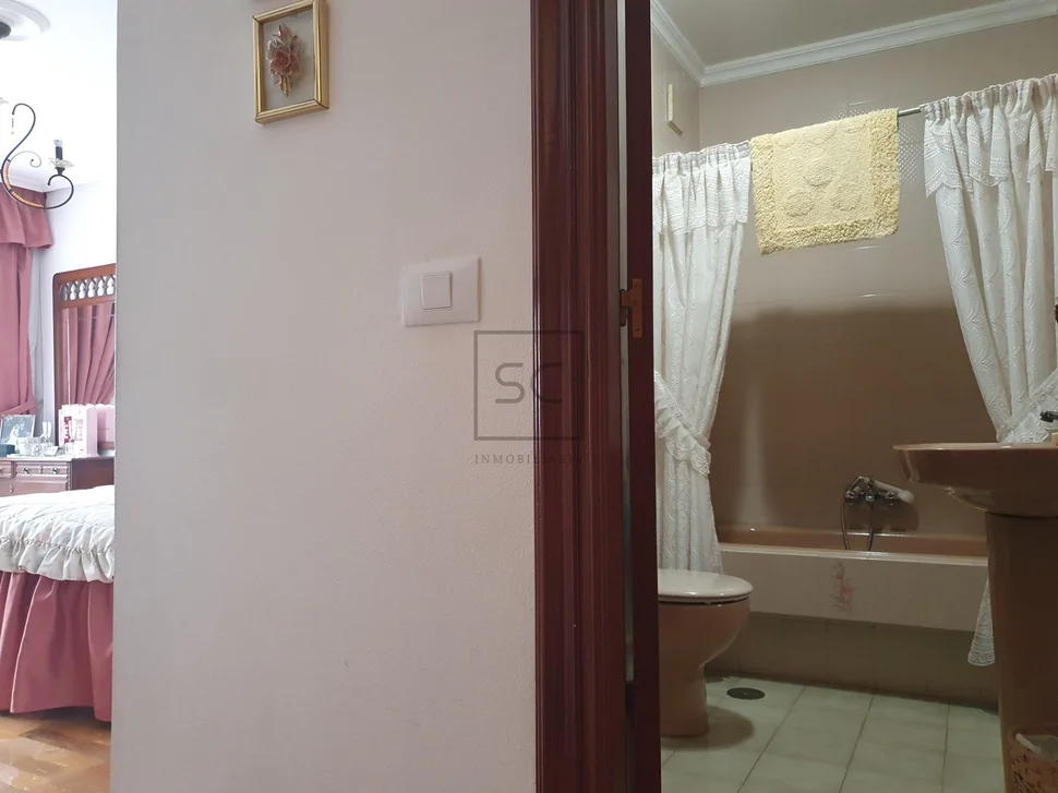 Piso con plaza de garaje y trastero en ultramar, ferrol