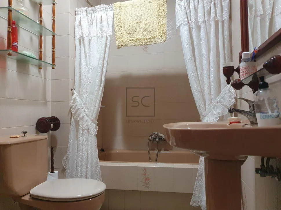 Piso con plaza de garaje y trastero en ultramar, ferrol