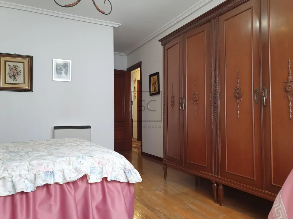 Piso con plaza de garaje y trastero en ultramar, ferrol