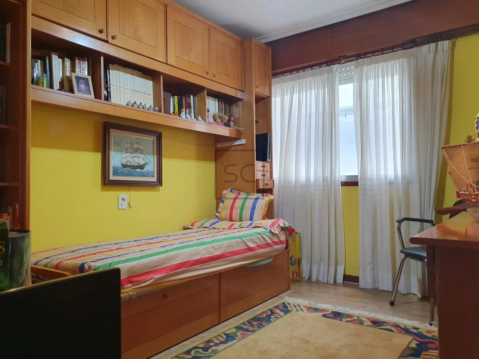 Piso con plaza de garaje y trastero en ultramar, ferrol