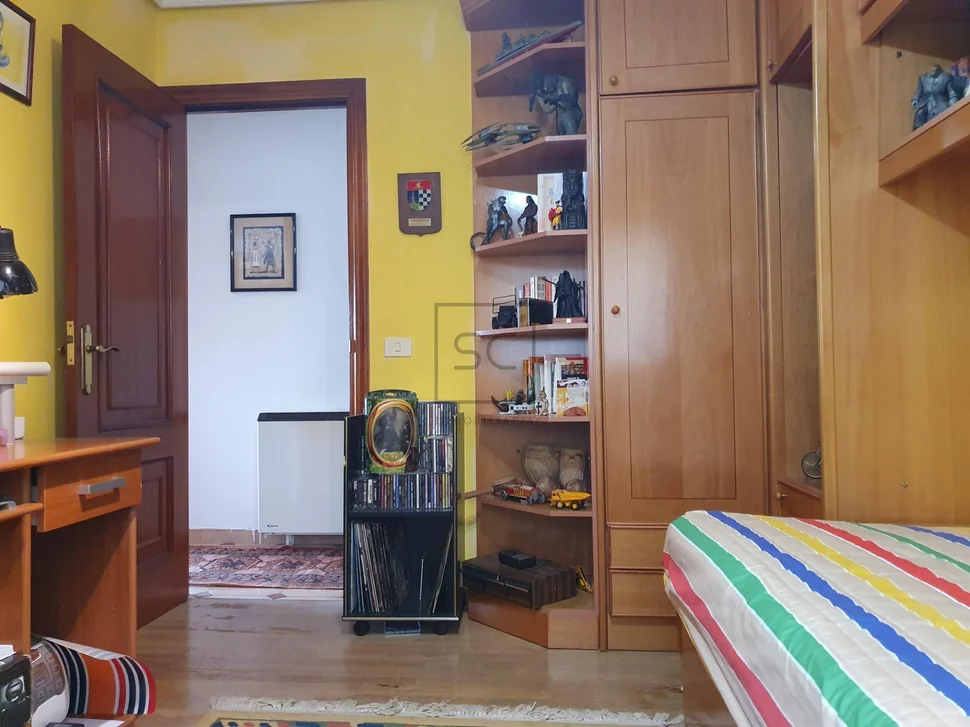 Piso con plaza de garaje y trastero en ultramar, ferrol