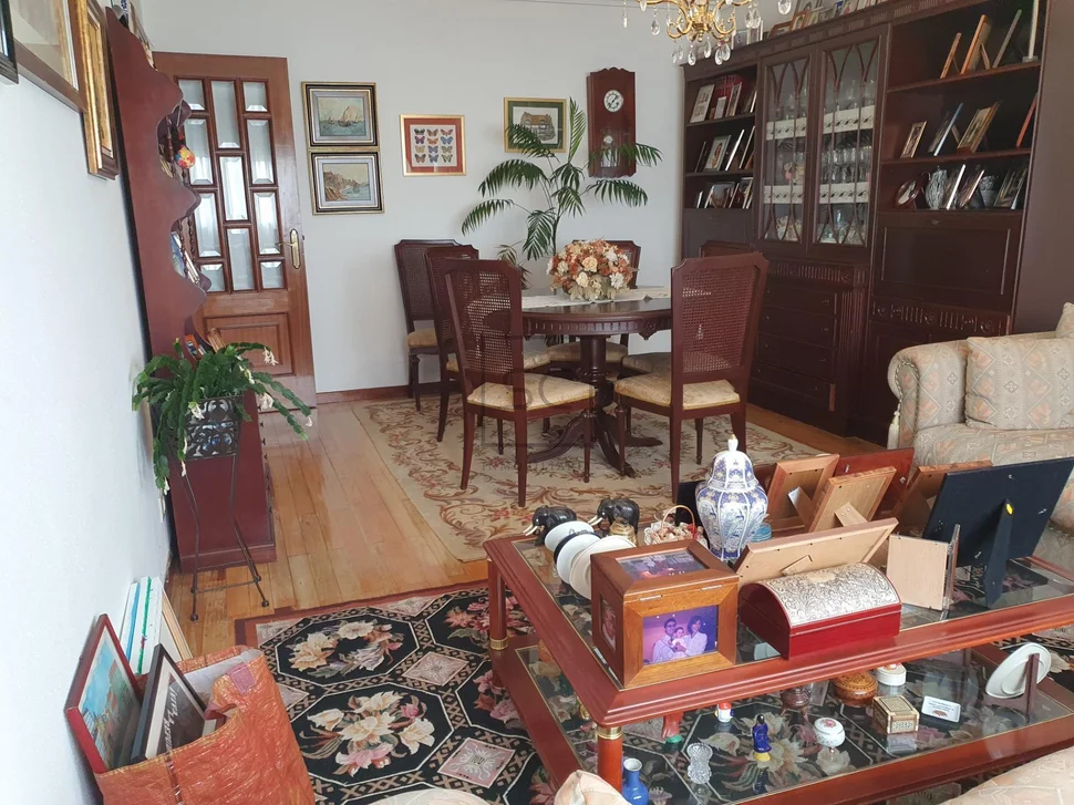 Piso con plaza de garaje y trastero en ultramar, ferrol