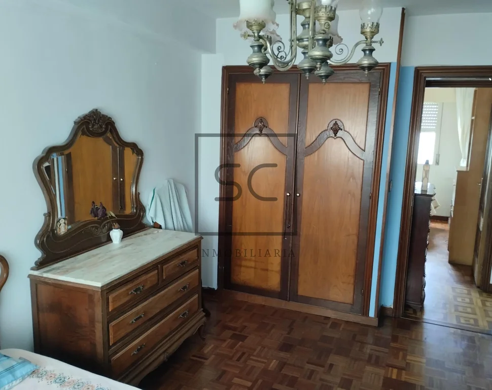 Piso amplio y soleado en san caetano, santiago de compostela